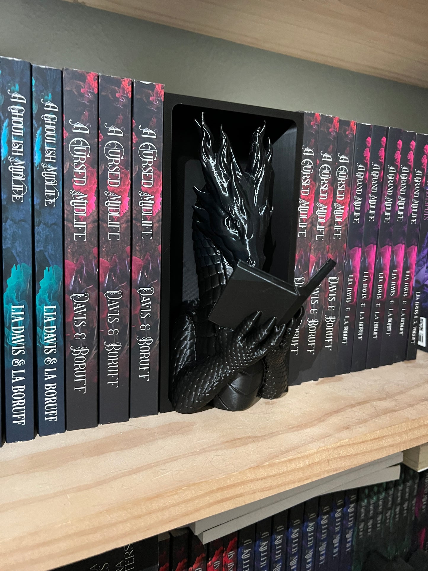 3D Printed Book Nook: Dragon Reading