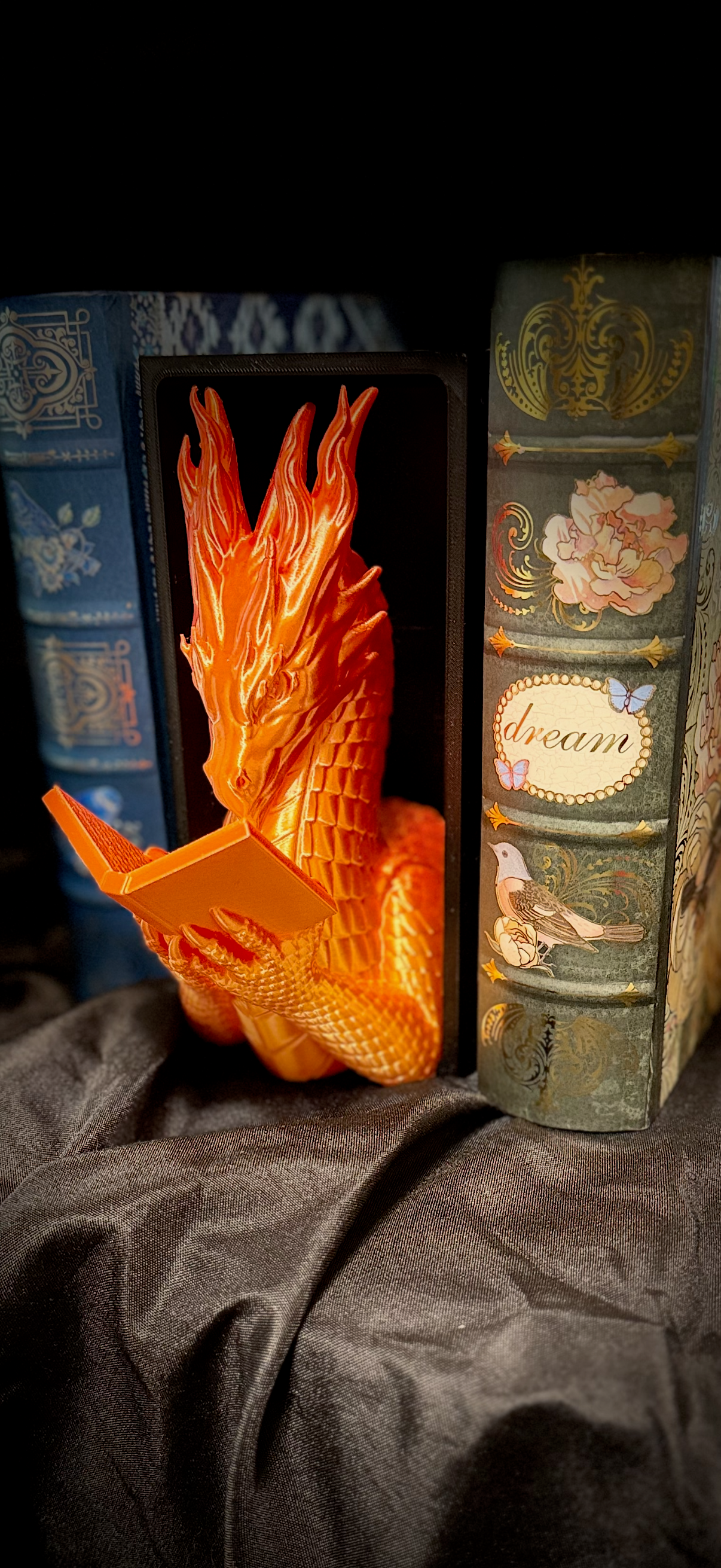 3D Printed Book Nook: Dragon Reading